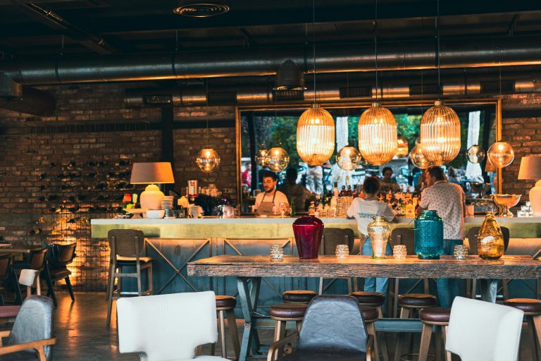 Dynamisme gastronomique : De la brasserie parisienne réinventée à l&rsquo;offensive du Sichuan en Californie